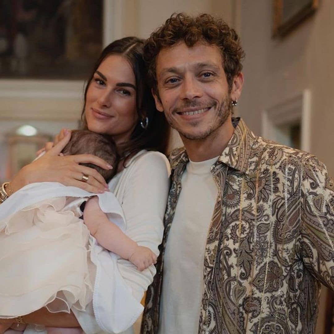 Valentino Rossi y Francesca Sofía Novello bautizan a su hija Giulietta en un castillo italiano de cuento