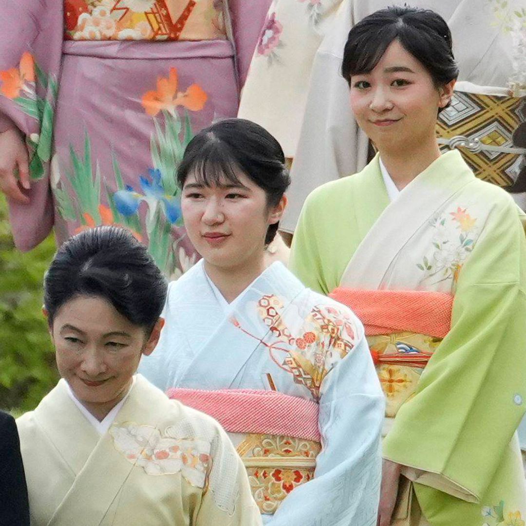 Aiko y Kako de Japón en un acto de la familia imperial en abril de 2025