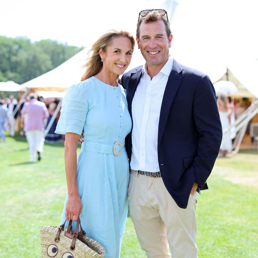 Harriet Phillips, nuera de la princesa Ana, confirma en el polo el truco de estilo que comparte con Kate Middleton y lo remata con el bolso que divide opiniones