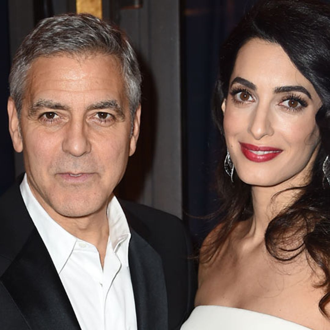 Amal Clooney presume por primera vez de su tripita de embarazada