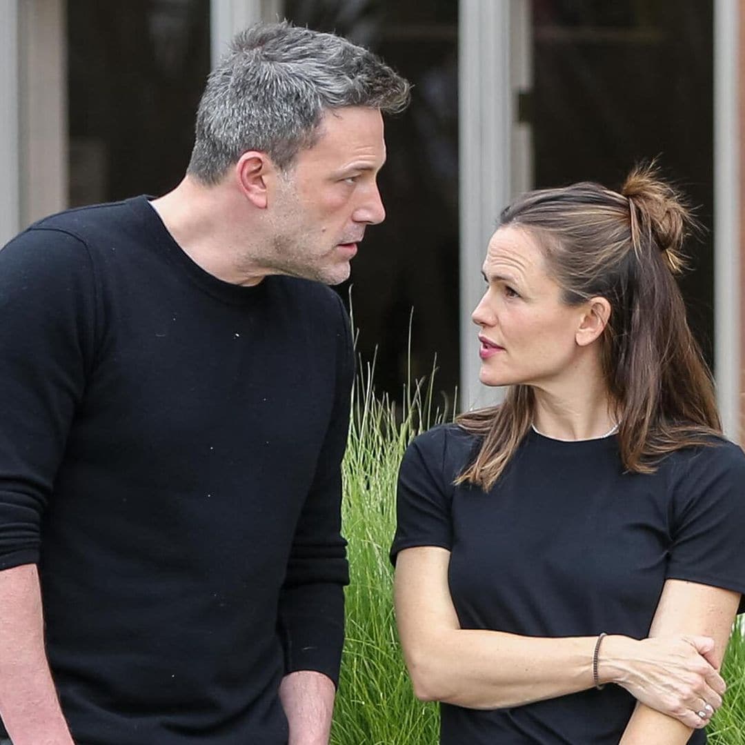 Ben Affleck y Jennifer Garner se reúnen en el partido de básquetbol de su hijo menor