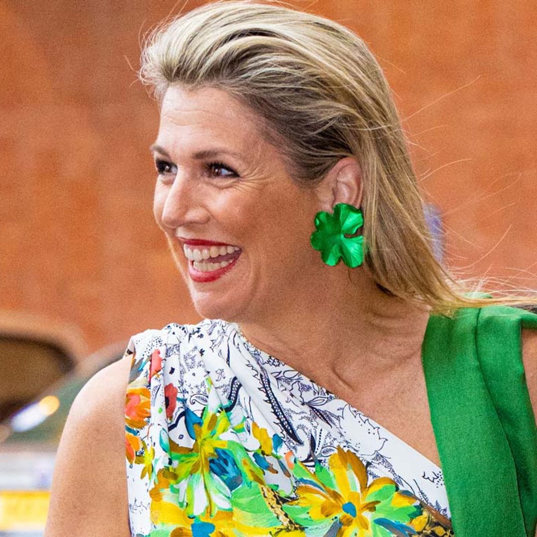 ¡Explosión floral! Máxima rescata su vestido caribeño y estrena pendientes 'geranio'