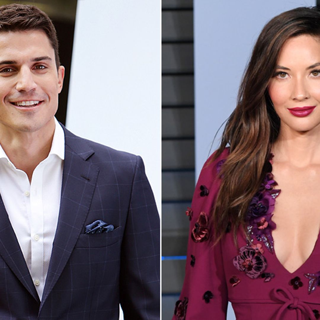 EXCLUSIVA en ¡HOLA!, Álex González: flores, risas y confidencias con la actriz Olivia Munn