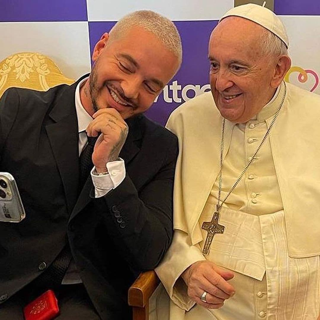¡Mira que eres travieso! El divertido encuentro entre el Papa Francisco y J Balvin