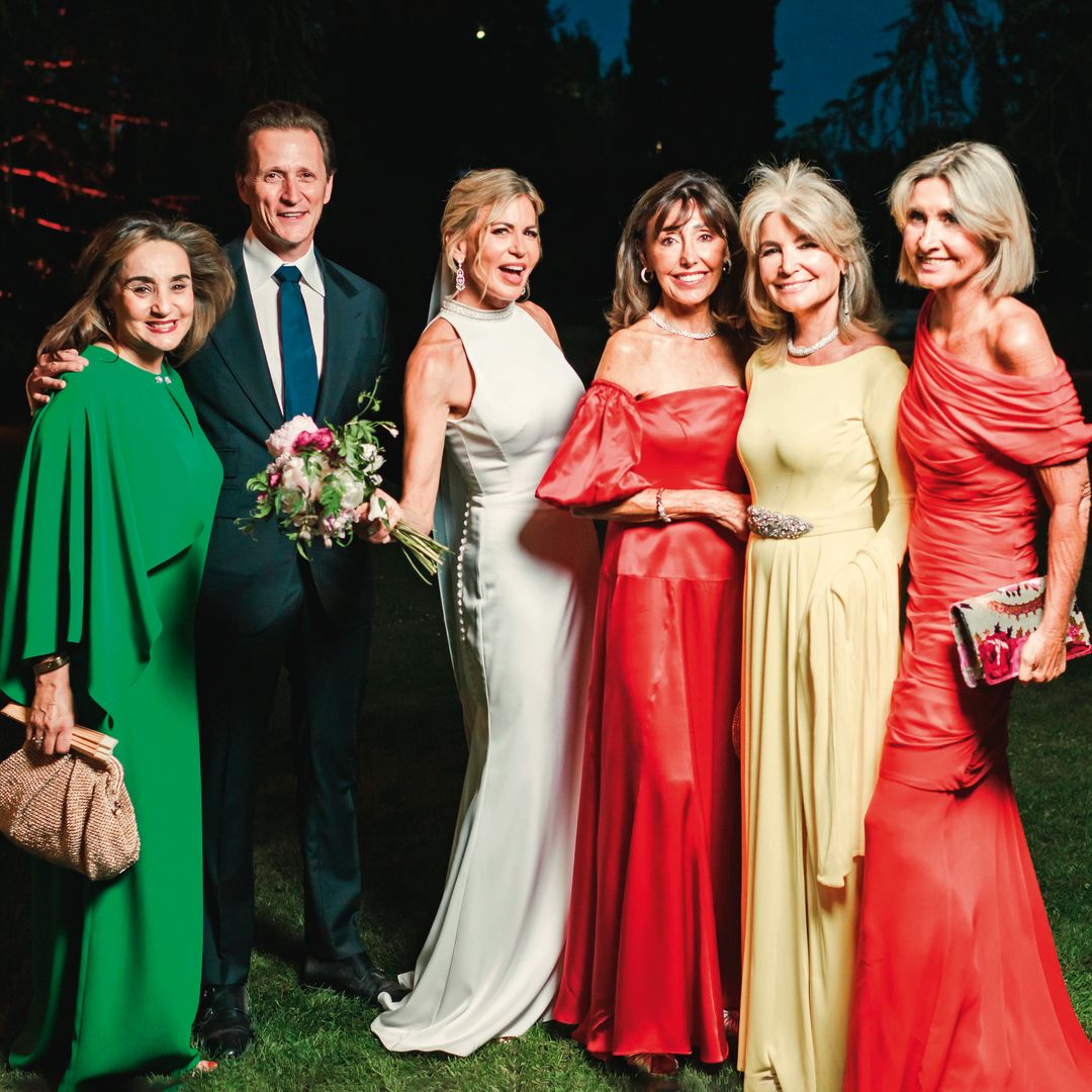 Kiko y Patricia junto a, de izquierda a derecha, Mónica Fernández de Valderrama, cantante de Materia Prima; Cristina Traba, Cristina Yanes y Mamen Fernández Corsini