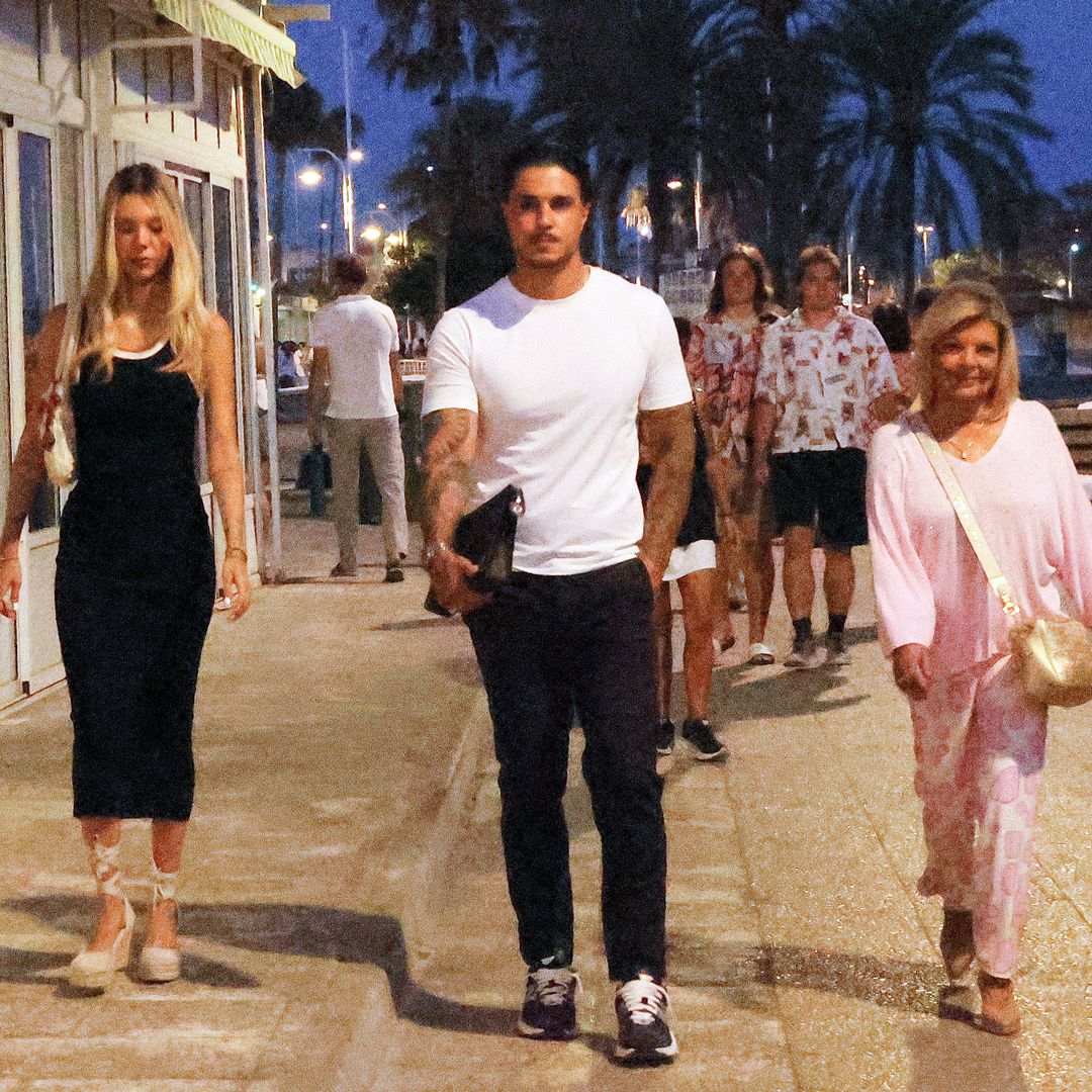 Las imágenes del reencuentro de Terelu Campos con Alejandra Rubio y Carlo Costanzia en Málaga