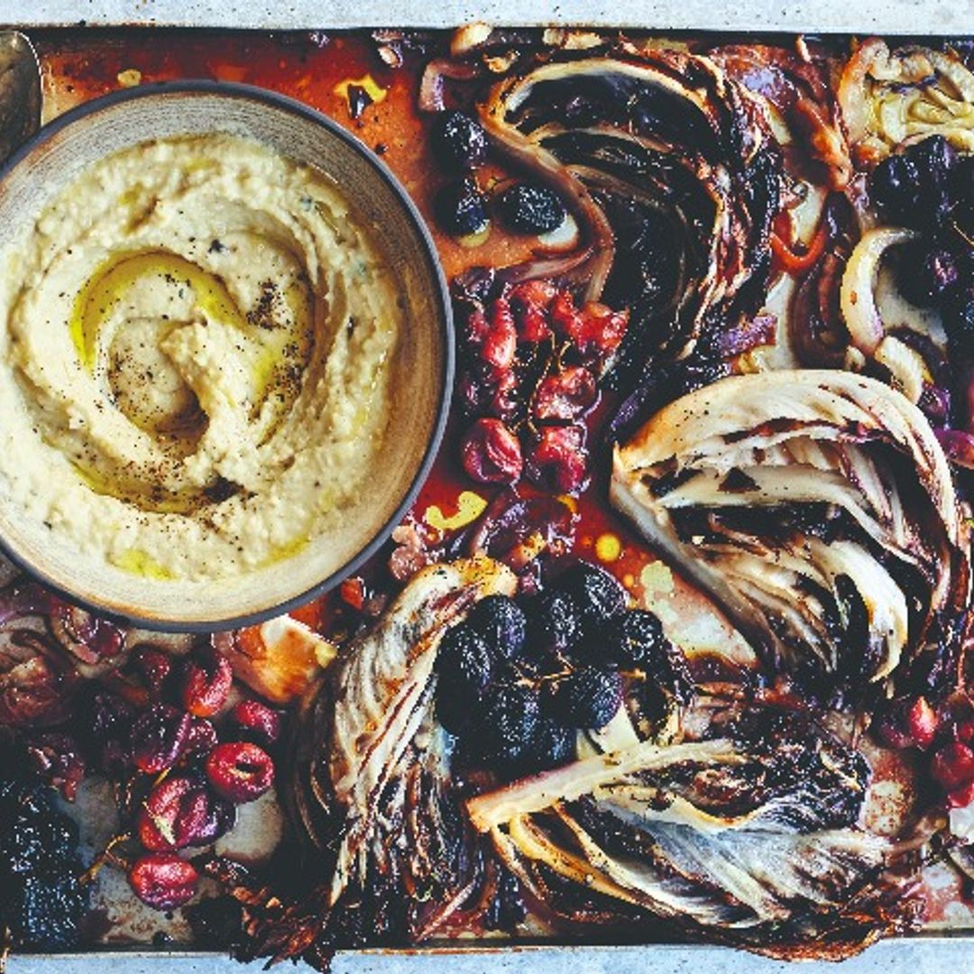 Achicoria y uvas asadas con balsámico