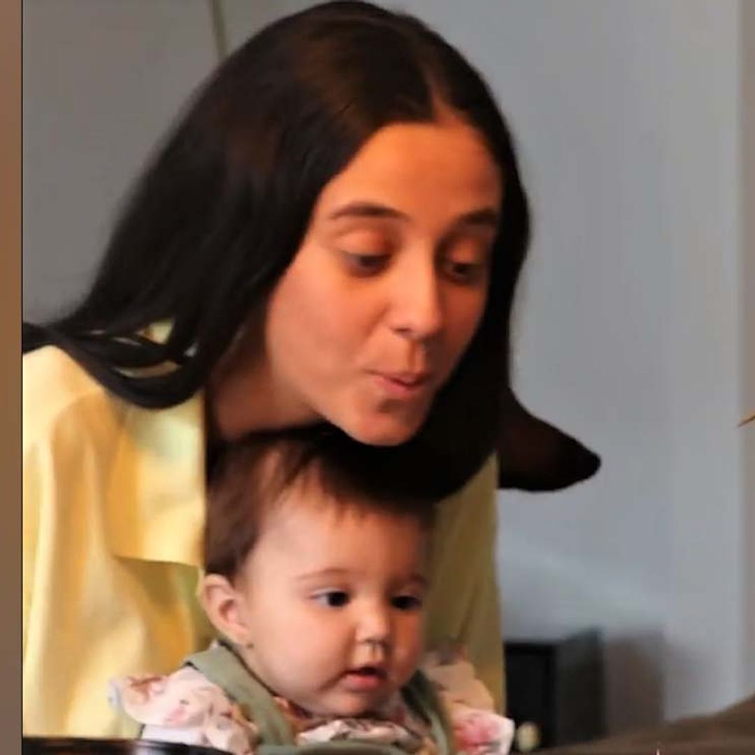 Victoria de Marichalar sopla las velas de su cumpleaños entre amigos y ¡con un bebé en sus brazos!