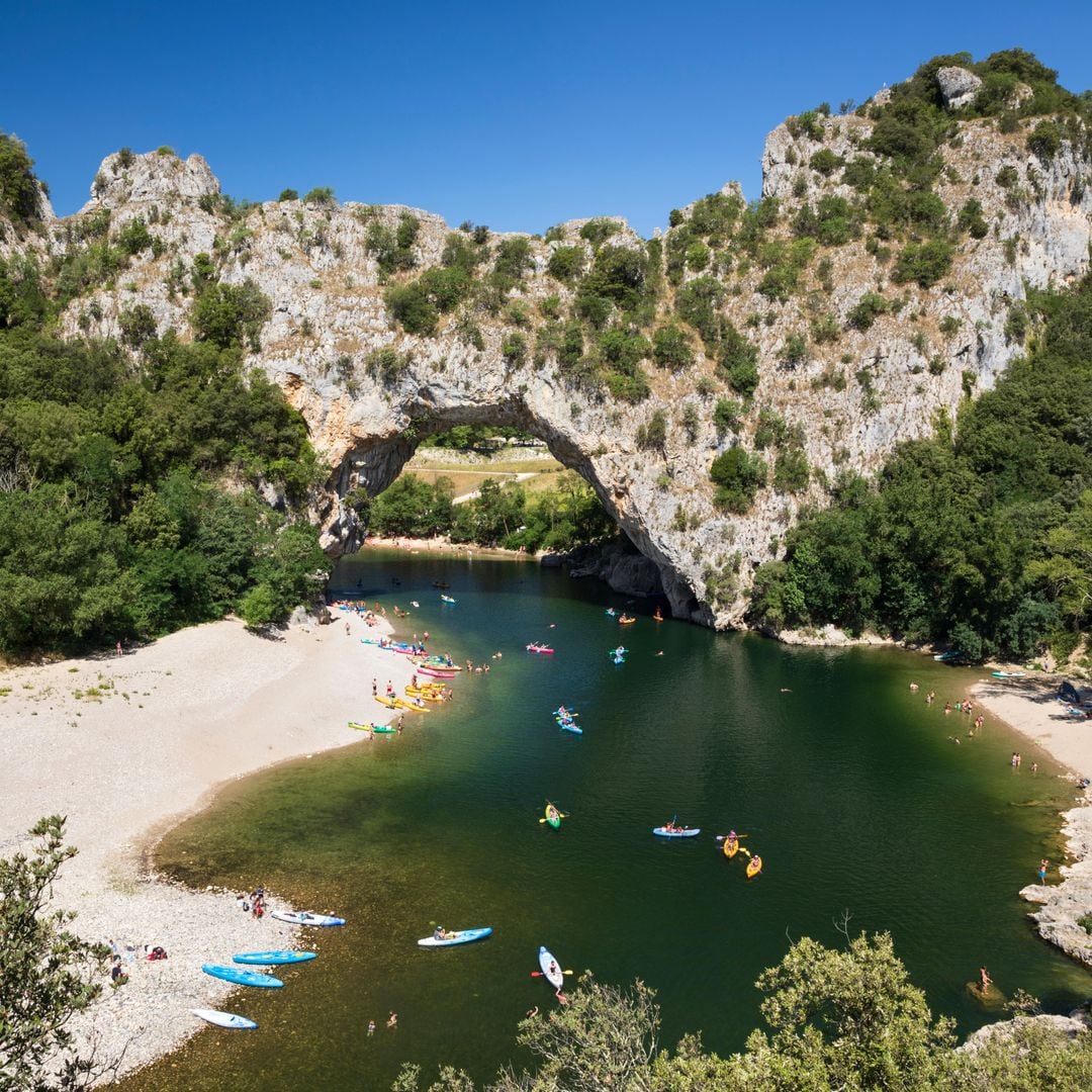 Pont d'Arc, Villa medieval de Labeaume, Reserva Natural de las Gargantas del Ardèche, Francia