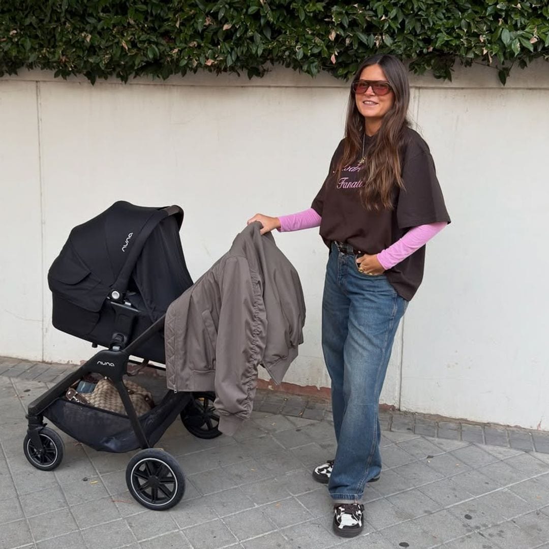 Bea Gimeno primer look premamá con zapatillas barefoot, las mismas que Isabelle Junot