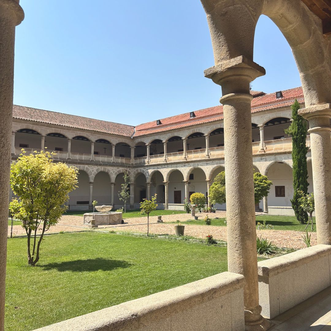 Claustro del Monasterio de Santa María de Gracia, Madrigal de las Altas Torres, Ávila