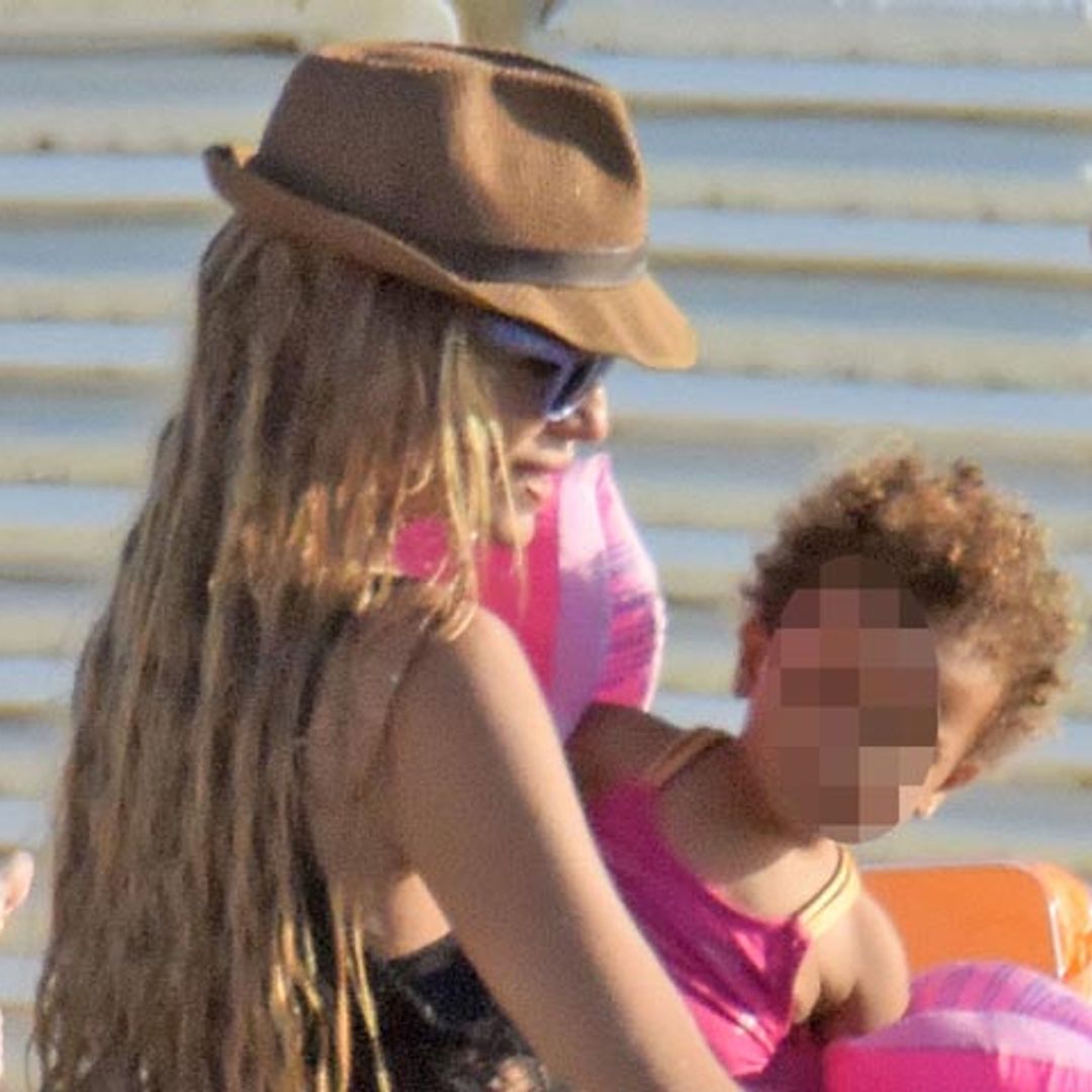 Esther Cañadas, mimos y atenciones hacia su pequeña Galia