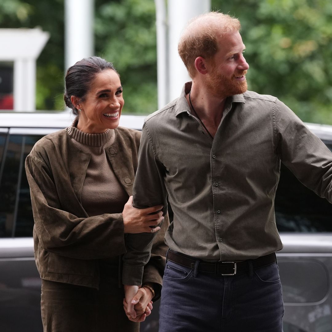 El príncipe Harry y Meghan Markle desatan la locura en Australia: las espectaculares imágenes de su llegada