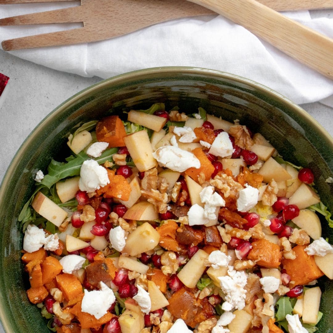 Ensalada de canónigos, manzana, queso de cabra y nueces