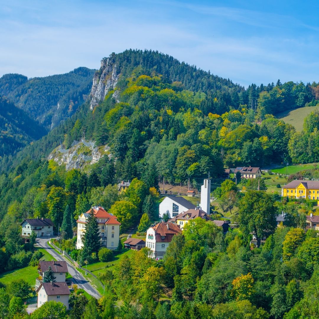 Breitenstein am Semmering, pequeño pueblo de Austria en la línea Semmeringbahn, Patrimonio de la Humanidad