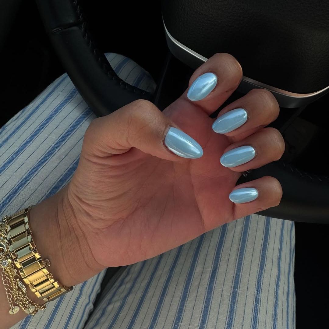 Manicura efecto espejo: las uñas más pedidas son de todos los colores, pero siempre ultrabrillantes