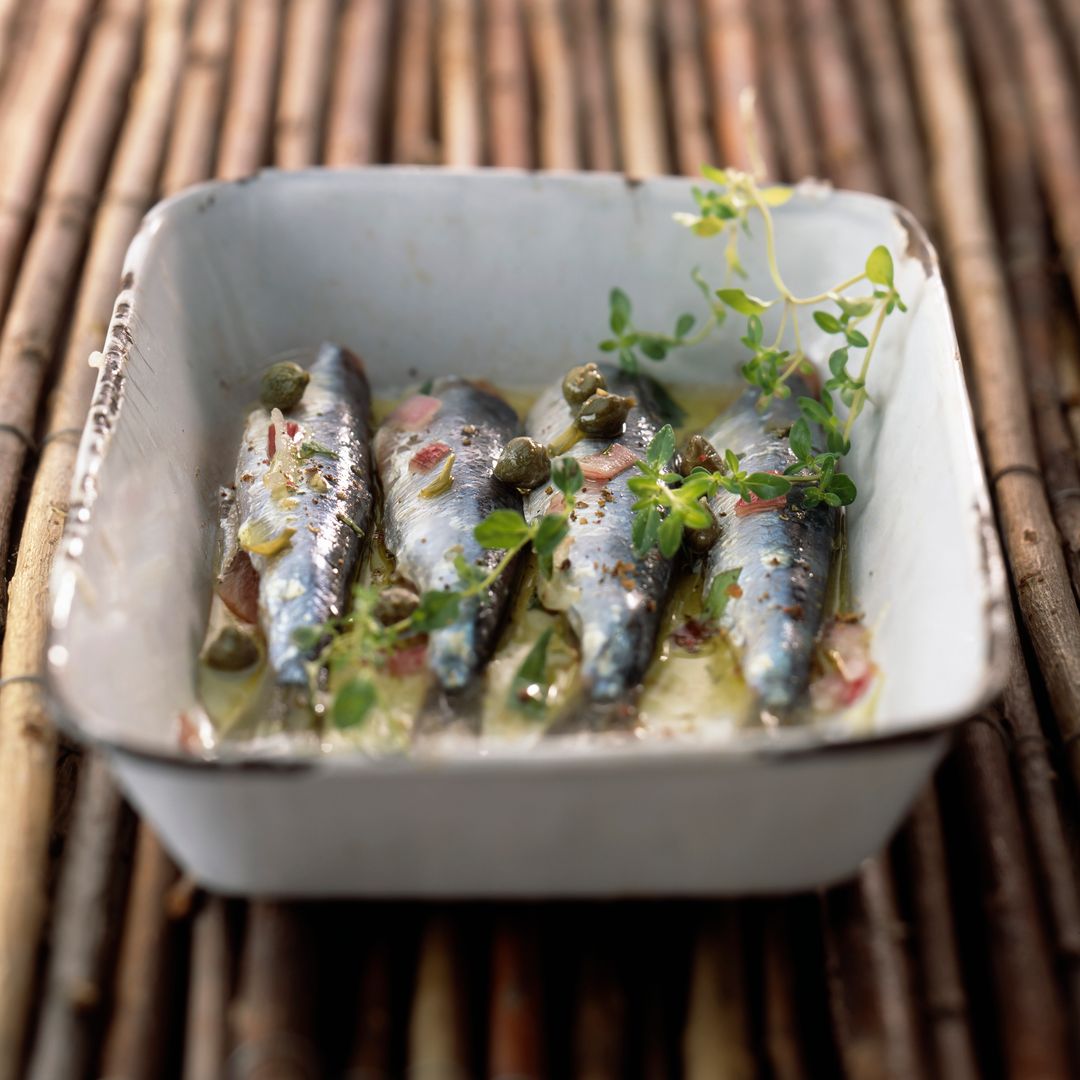 El plato con sardinas que es perfecto para comer en verano: la receta más tradicional que siempre triunfa