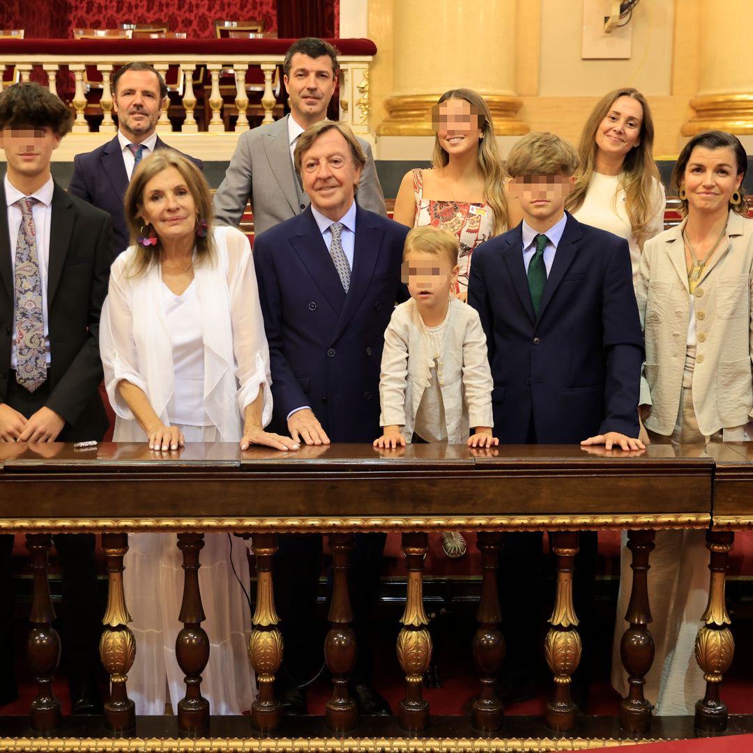 Curro Vázquez recibe un homenaje por su trayectoria taurina, arropado por su familia y figuras como Alejandro Talavante y Ortega Cano