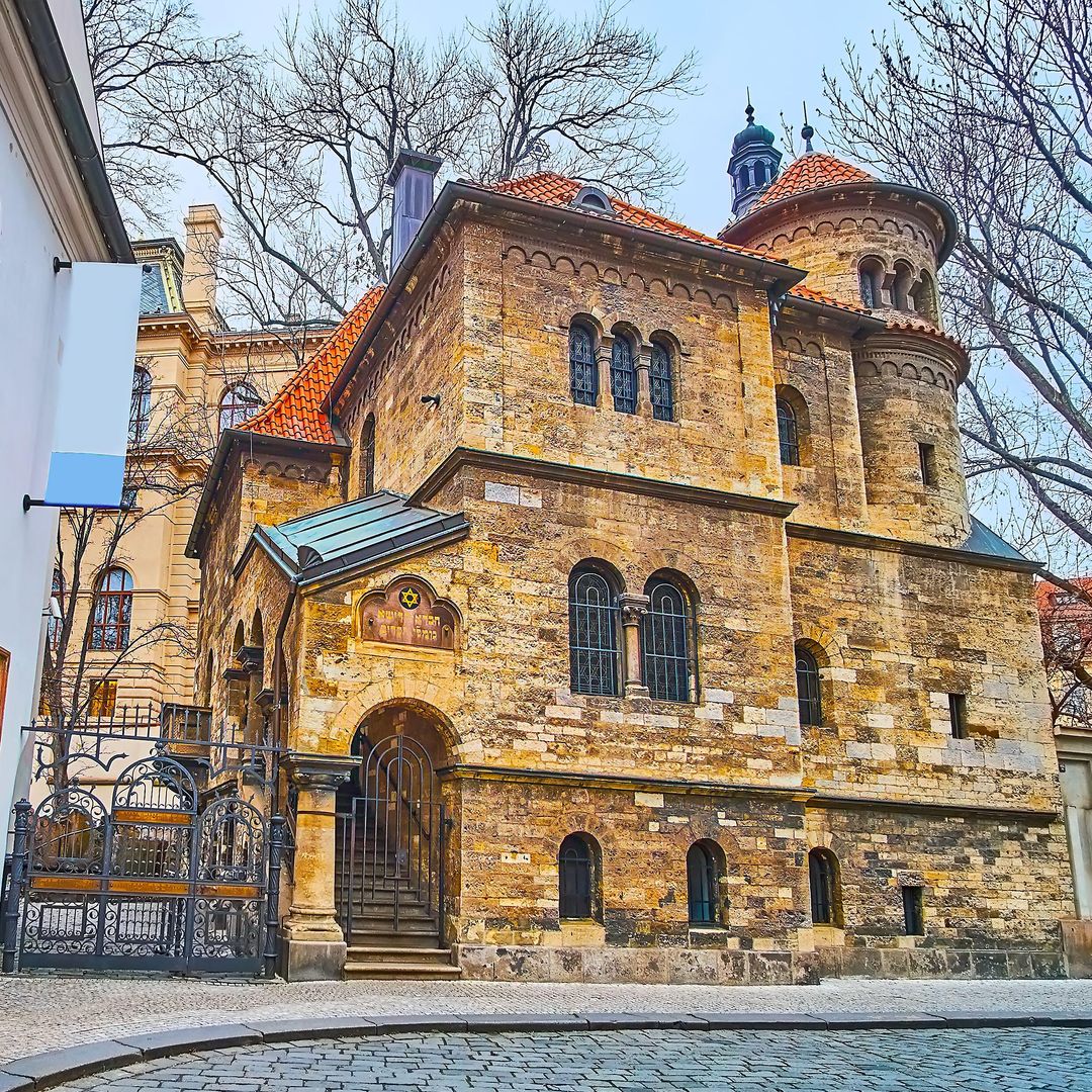 EL histórico edificio de la Sala Ceremonial Judía y la Sinagoga Klausen en Josefov (Barrio Judío) de Praga