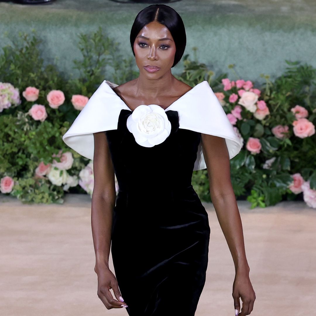 Naomi Campbell desfila en la Semana de la Moda de Londres