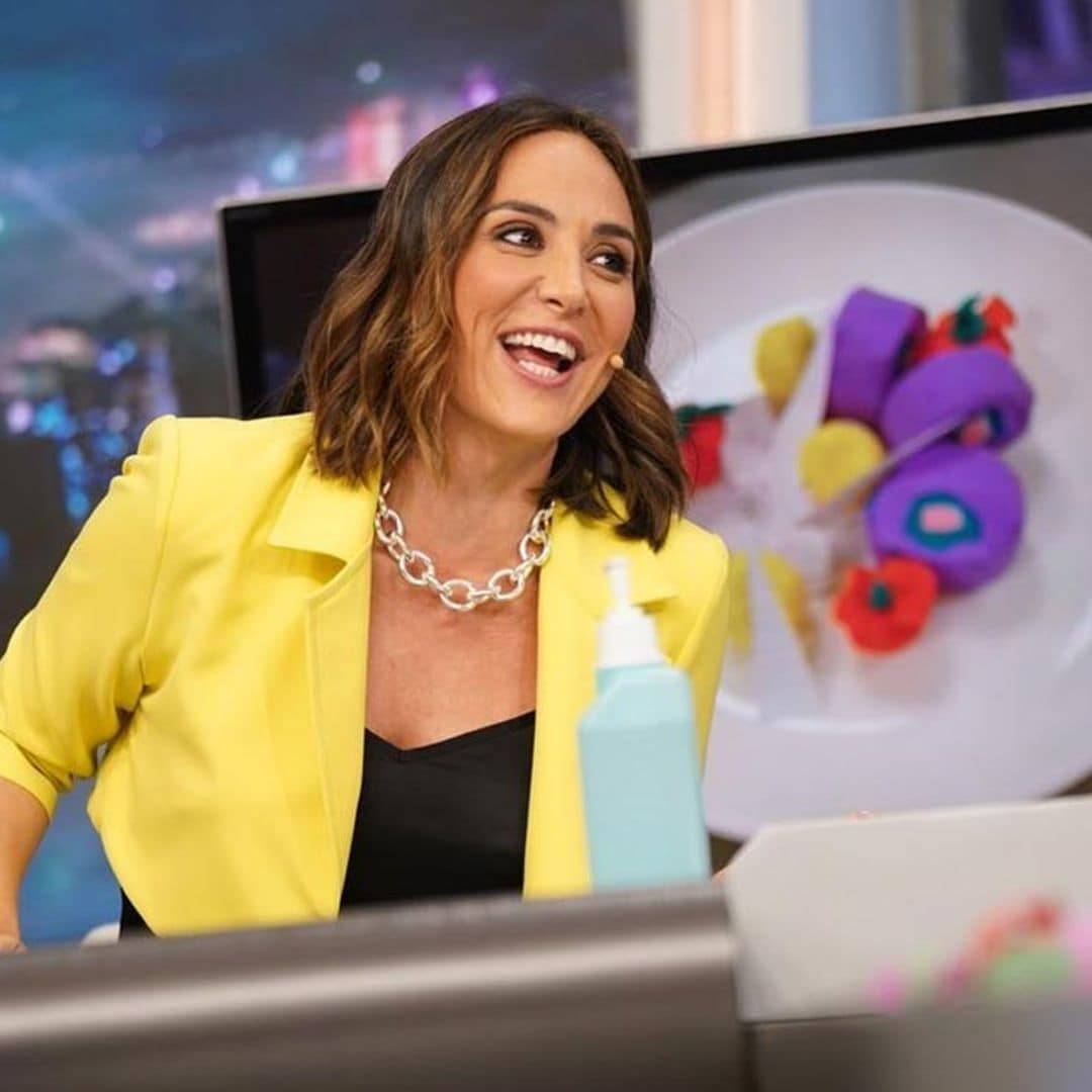 ¿Boda con mal tiempo? Es el momento de atreverte con la chaqueta torera de Tamara Falcó