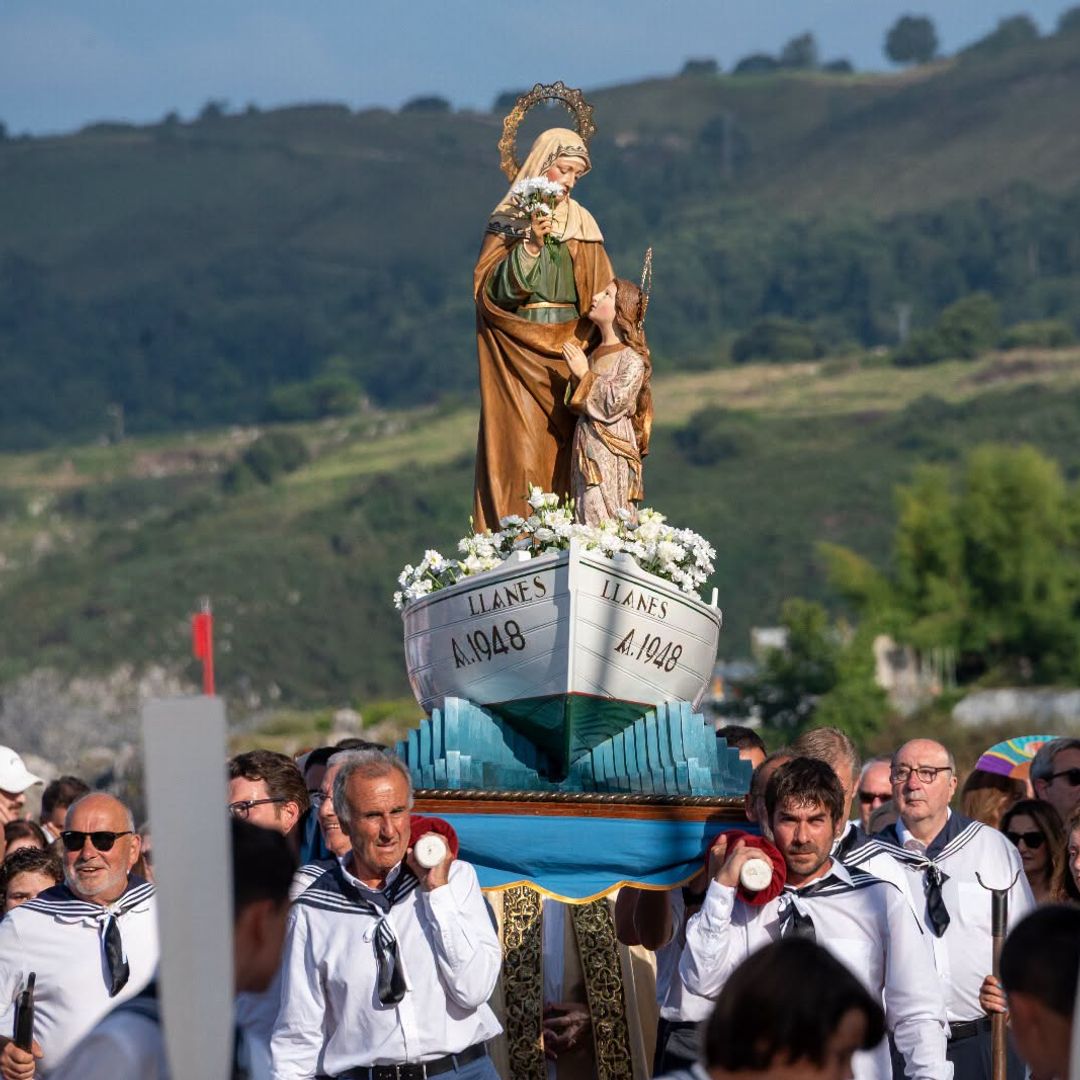 Procesión de la Cofradía Santa Ana de Llanes, Asturias
