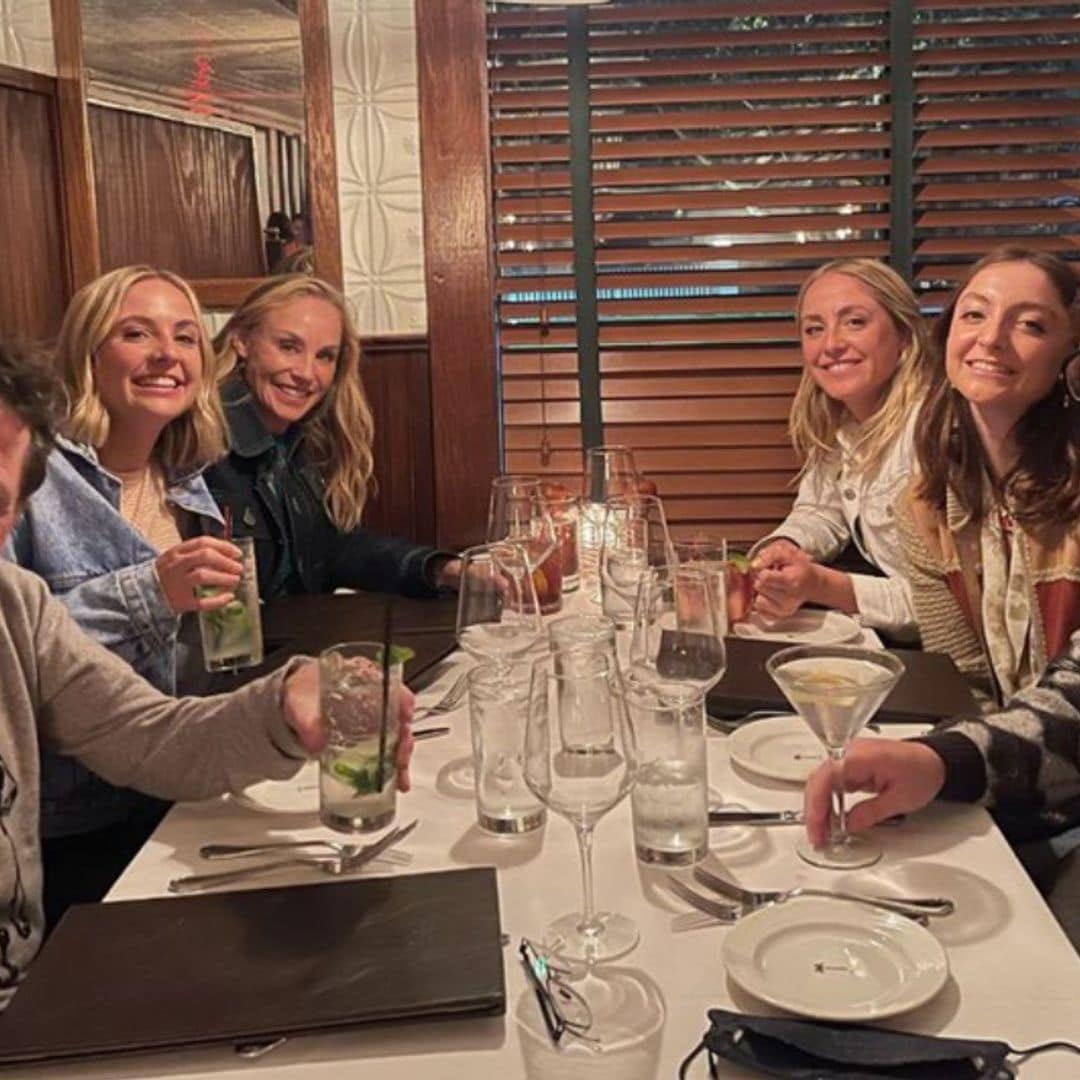 Michel J. Fox posa con su familia por Navidad: conocemos a los cuatro hijos del actor