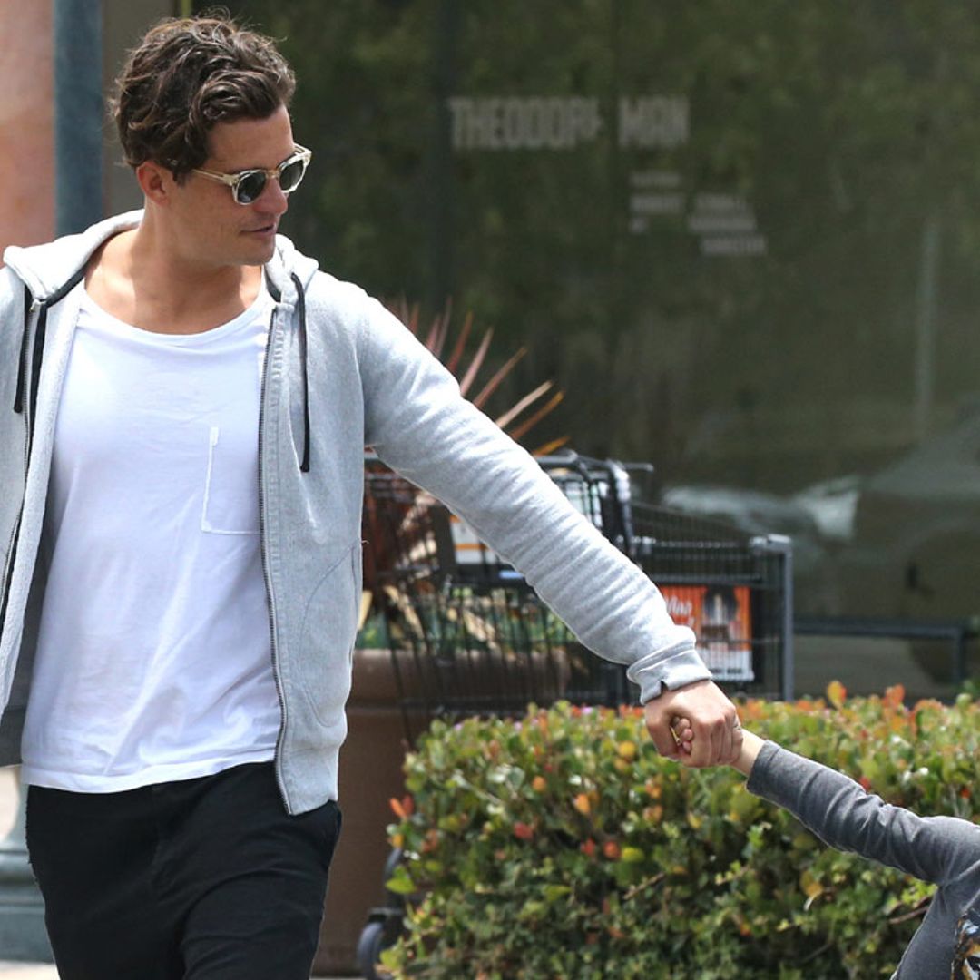 Orlando Bloom se hace un tatuaje en honor a su hijo... pero con un error