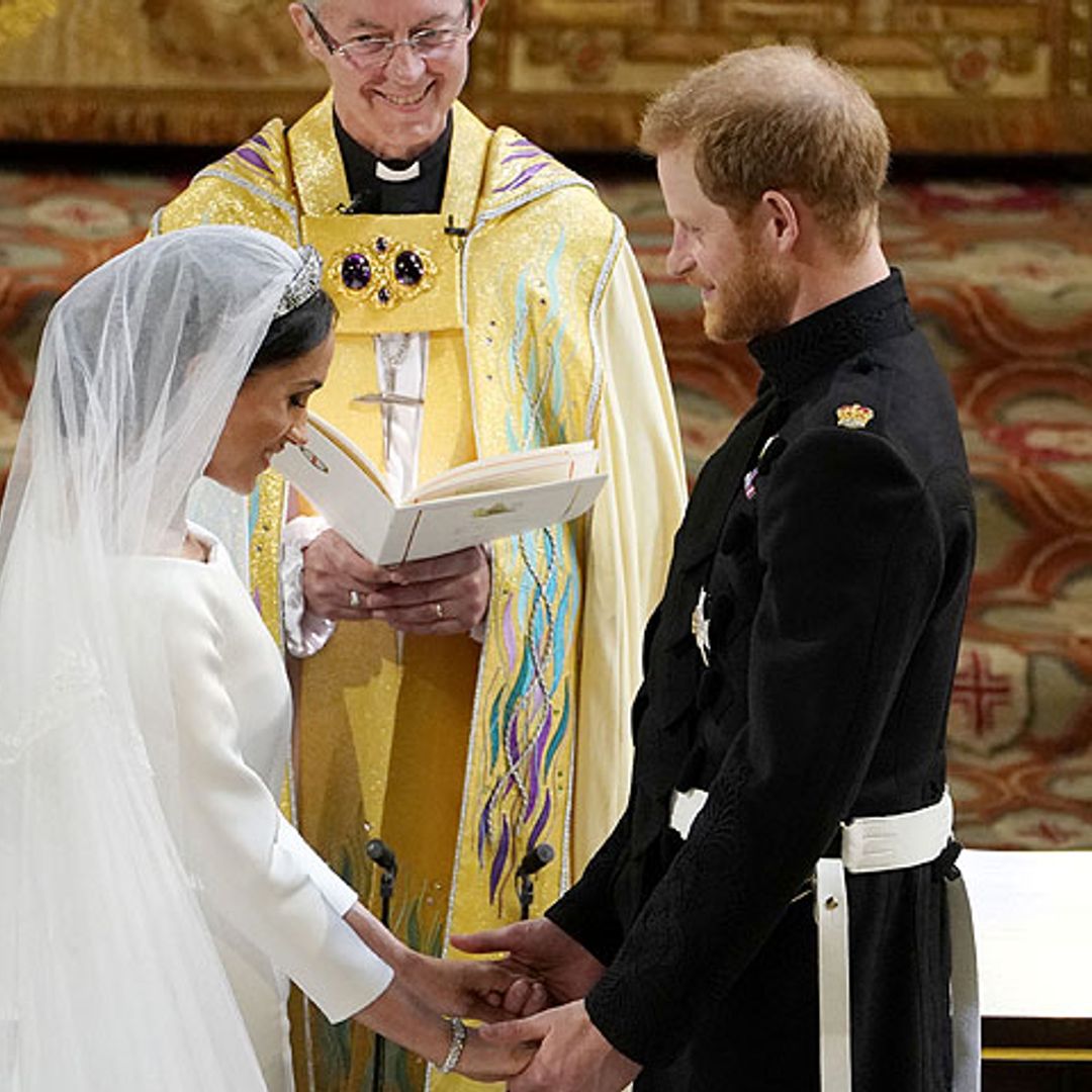 Los votos que han pronunciado el príncipe Harry y Meghan Markle entre miradas de amor