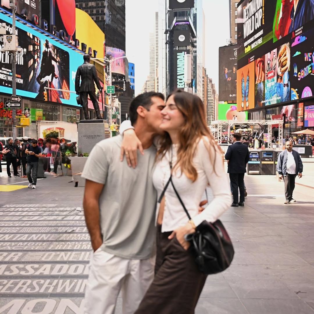 Alberto Herrera y Blanca Llandres se 'comen' la Gran Manzana antes de la boda de Rocío Crusset en Nueva York