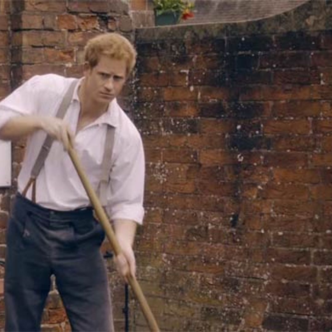 La imagen más divertida del príncipe Harry convertido en jardinero