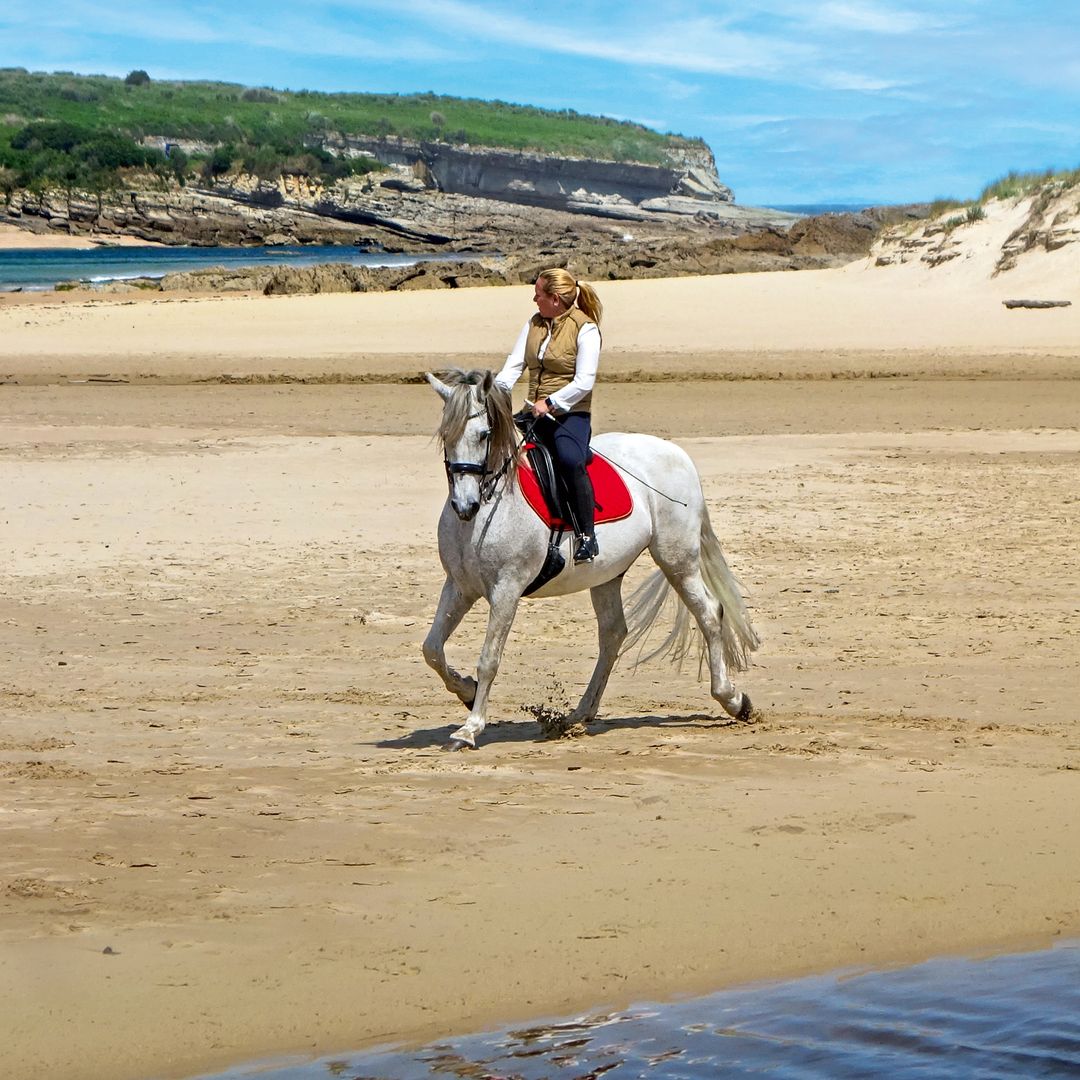 Playa de Loredo, escenario del famoso Derby, Cantabria