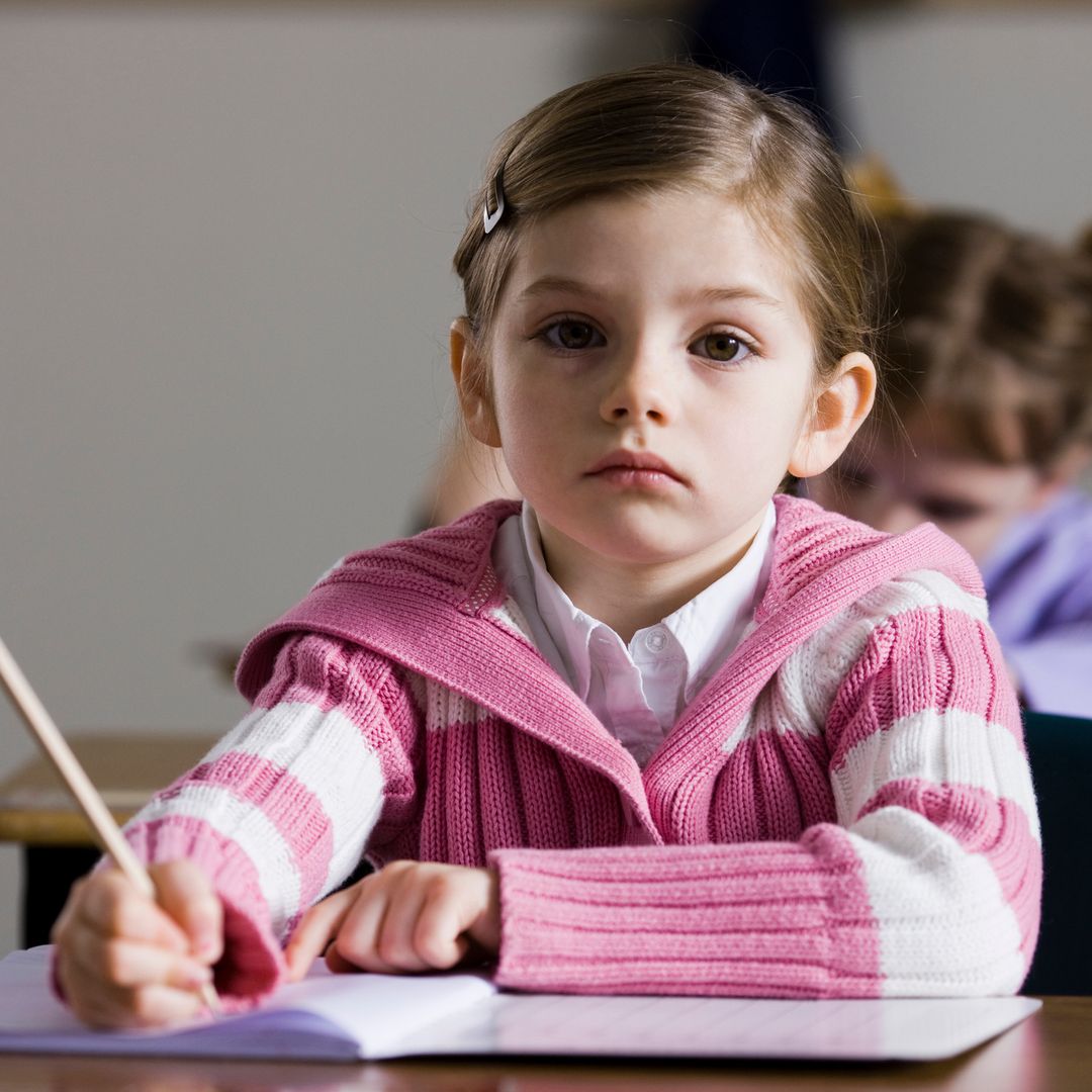 Niña con déficit de atención