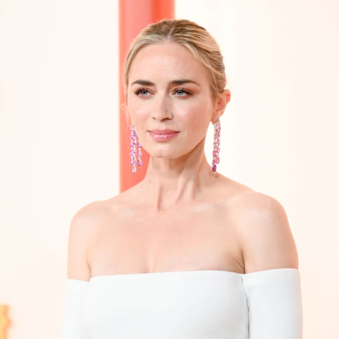Analizamos el estilazo de Emily Blunt: la invitada perfecta que nos encanta en 'Oppenheimer'