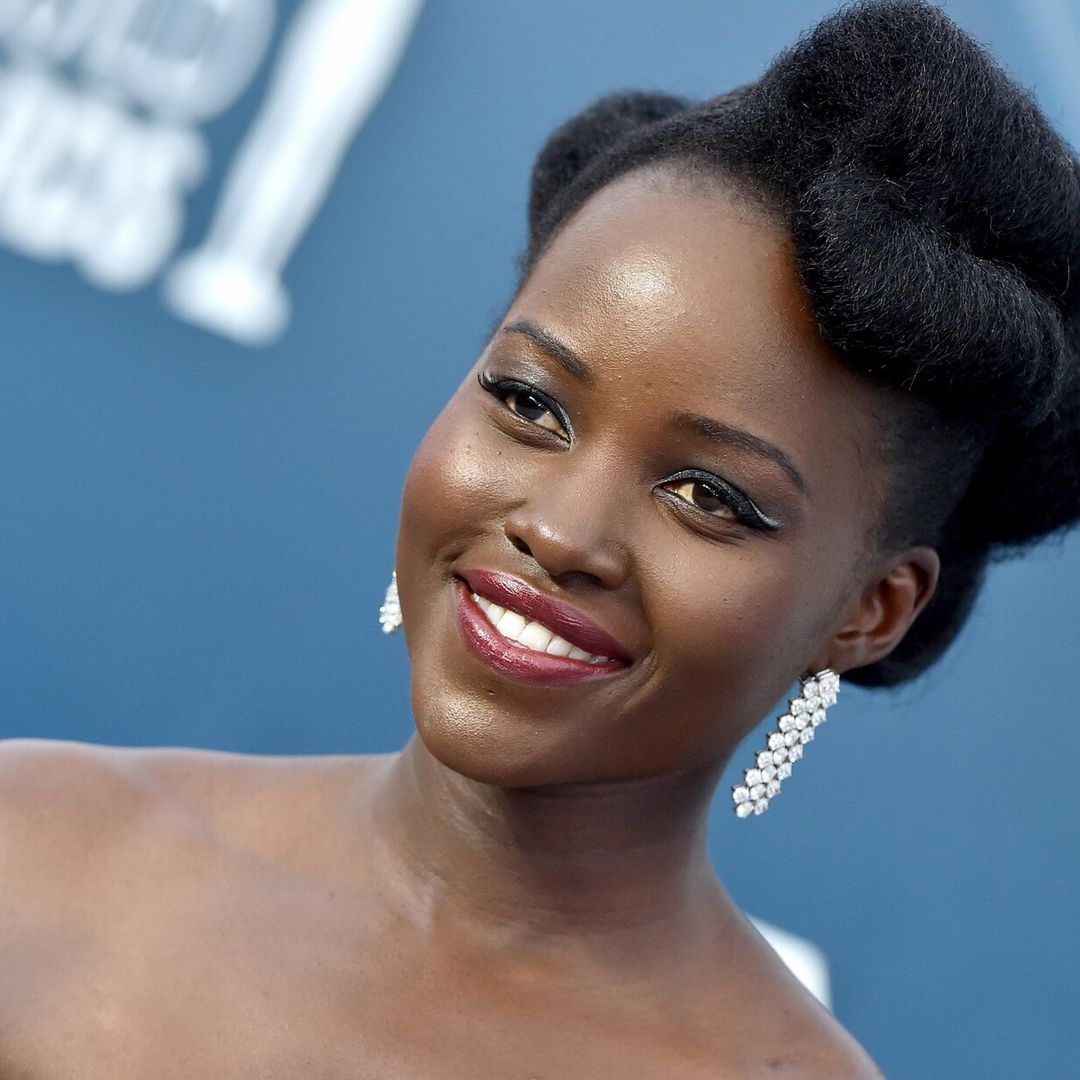 Lupita Nyong’o nos enseña cómo llevar labios con mucho color ¡y estilo!