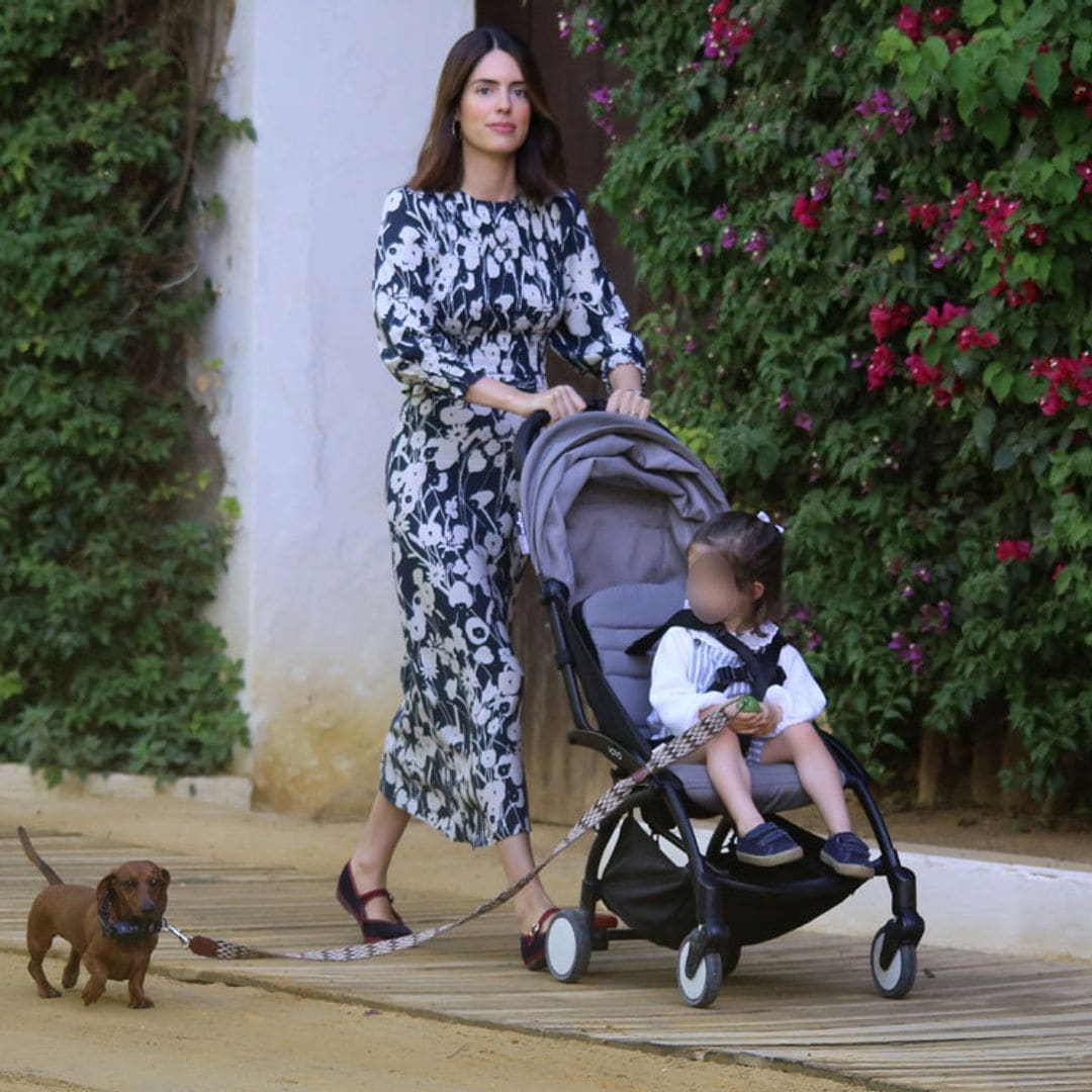 Sofía Palazuelo con su hija Rosario y Carlos Herrera con Pepa Gea, entre los invitados al desfile más esperado de Sevilla