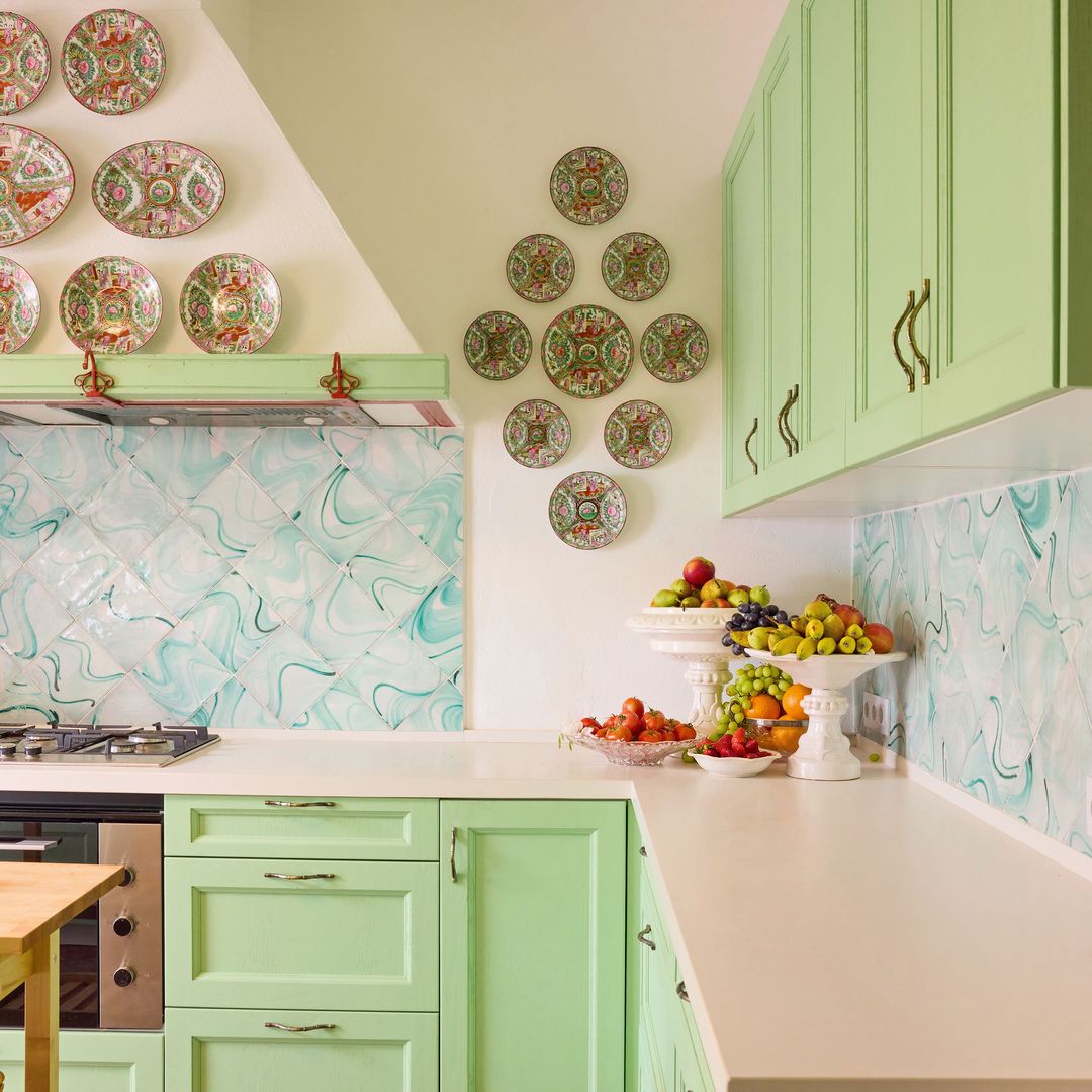 La bonita atmósfera de la cocina en verde lima y su claridad 