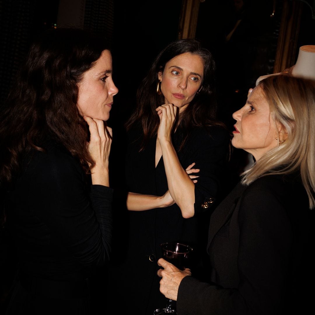 Eugenia Martínez de Irujo hablando con Leticia Dolera y Nuria Gago