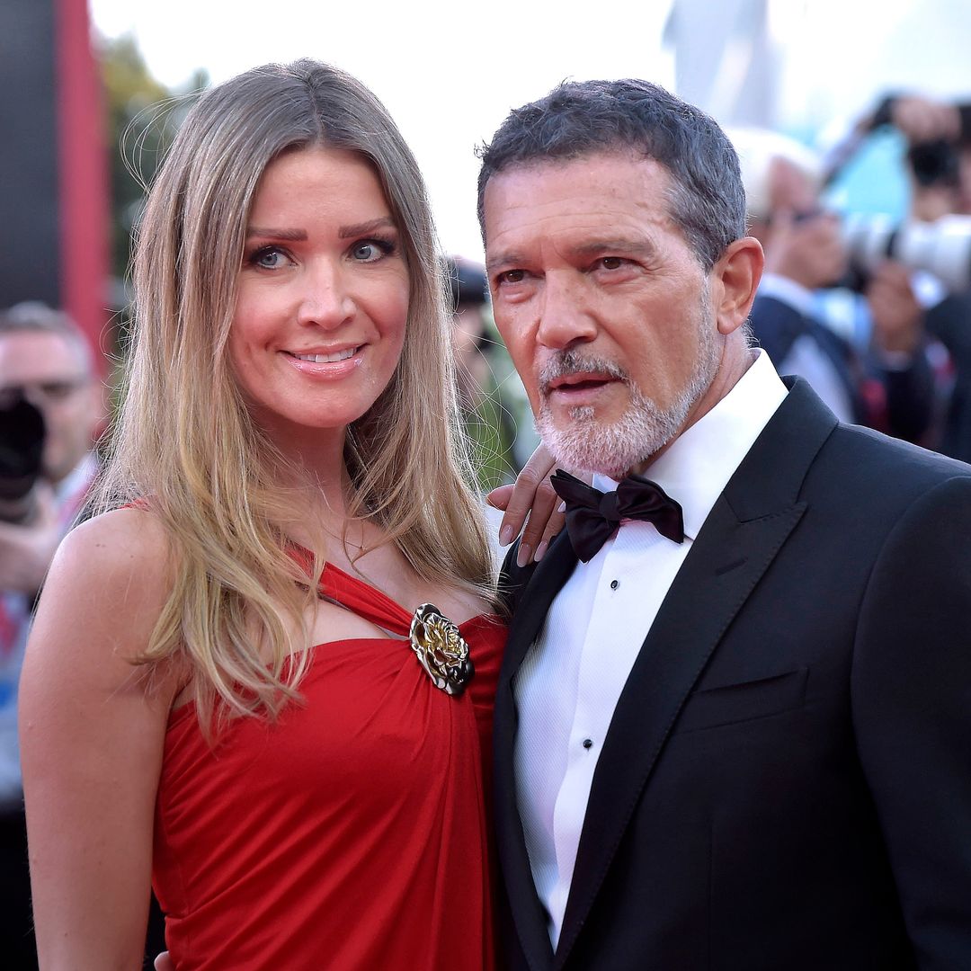 La reacción de Nicole Kimpel al preguntarle por la boda de Stella, hija de Antonio Banderas, cuyos detalles adelantó ¡HOLA!