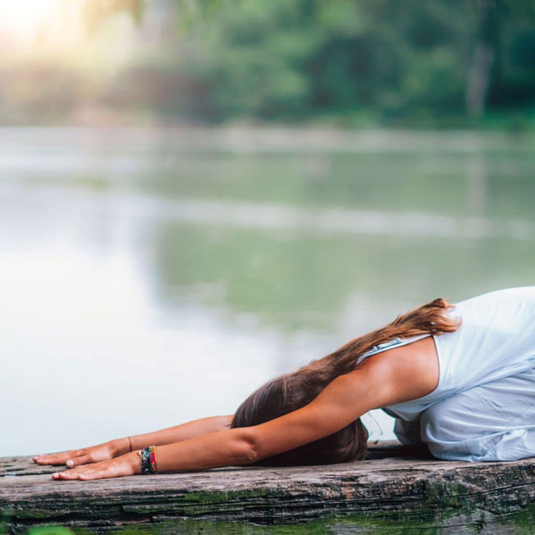 Posturas de yoga que relajan: el saludo a la luna