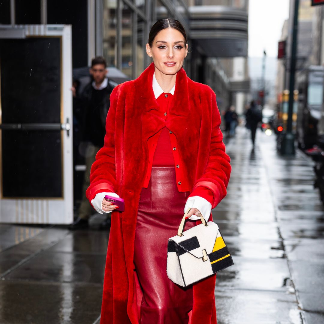 Solo Olivia Palermo podría llevar con tanto estilo unos mocasines blancos