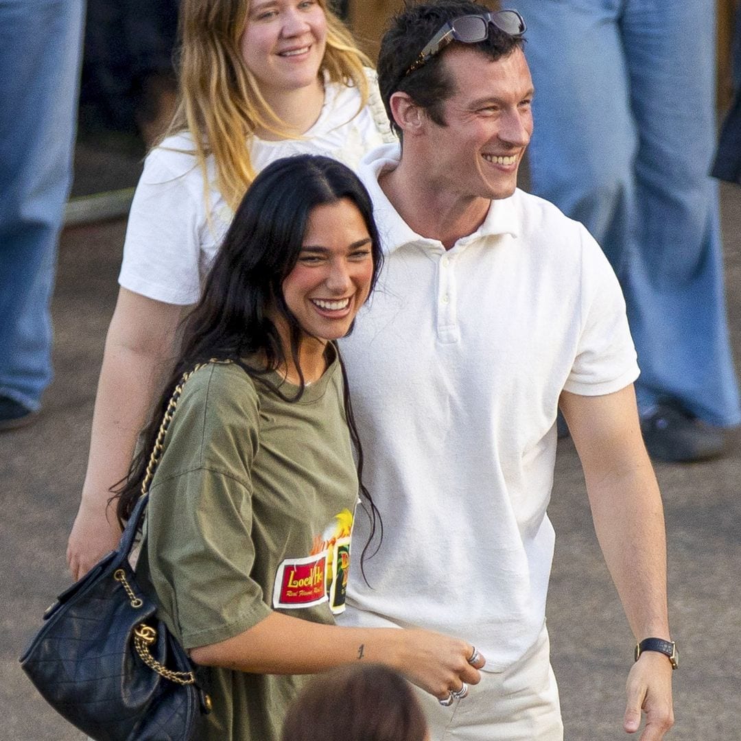 Dua Lipa disfruta del amor en Londres con un 'look' relajado y muy 'trendy'