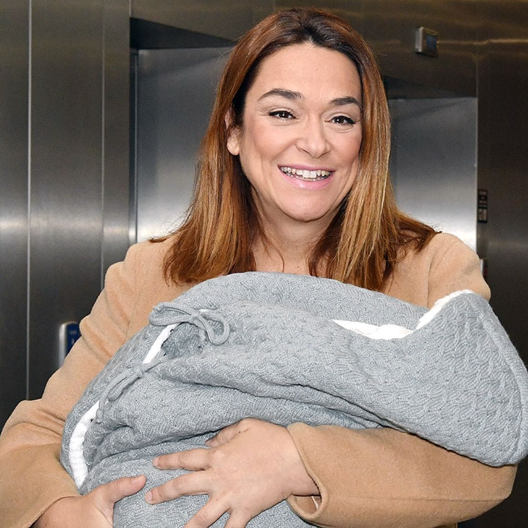 Un libro, una decisión que cambiaría y la risa de su hija: Toñi Moreno no se aburre