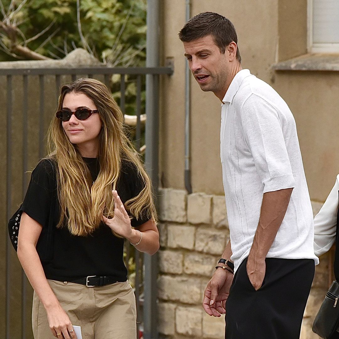 Gerard Piqué da el último adiós a su abuela acompañado por su novia, Clara Chía
