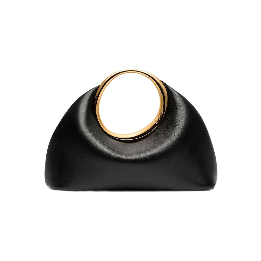 Bolso con asa metálica (890 €), de Jacquemus