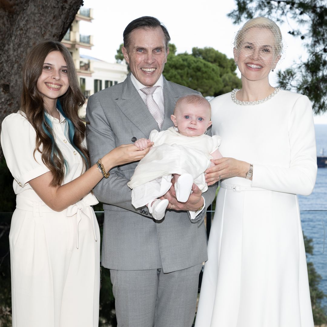 IMÁGENES EXCLUSIVAS. La princesa Isabel de Orleans reaparece en el bautizo de su hermana: el gran cambio de la ahijada portuguesa del rey Felipe VI a sus 14 años