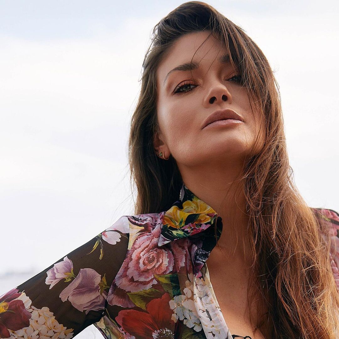 La actriz y modelo colombiana Karen Carreño recibirá el 2024 con su podcast