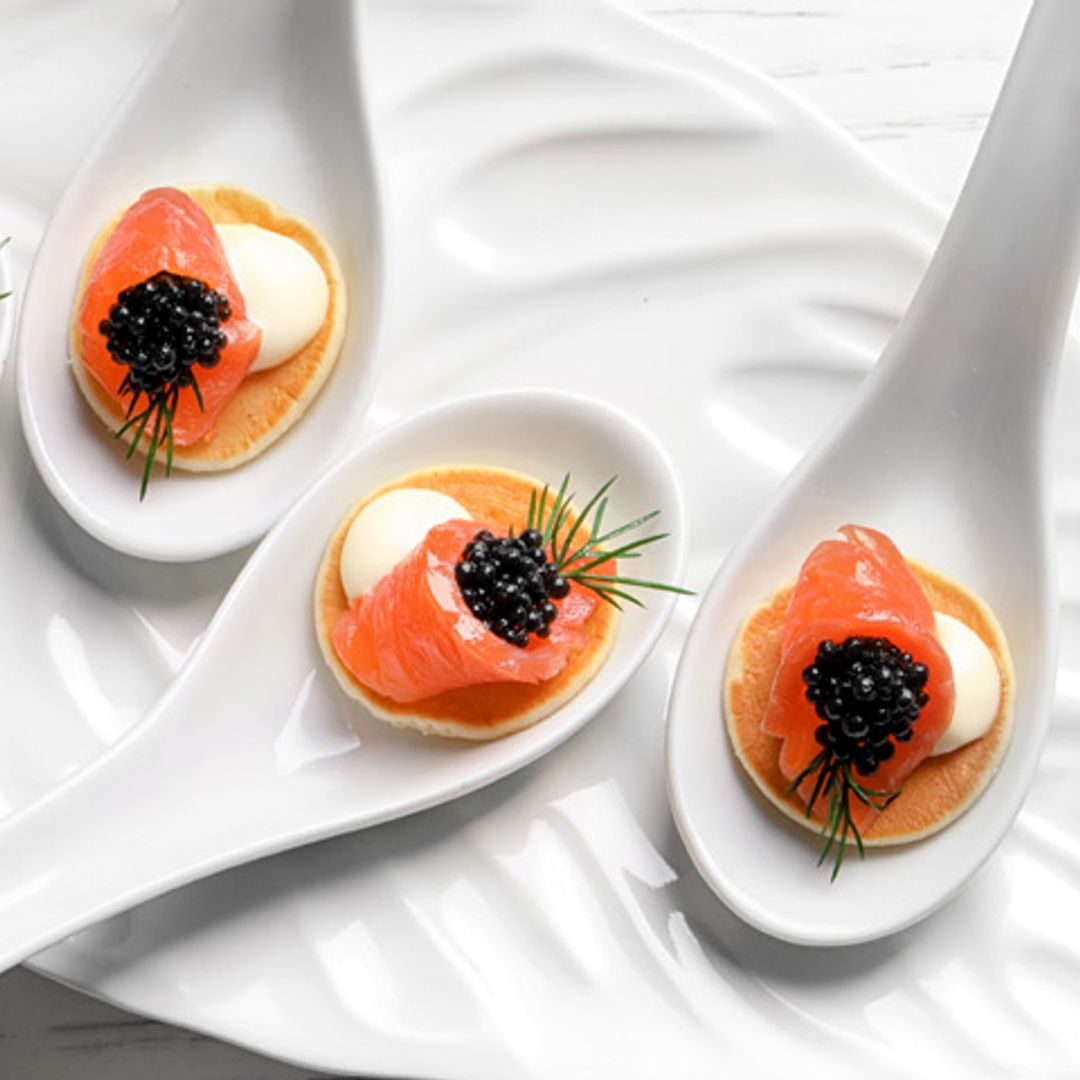 Cucharitas de salmón con crema agria