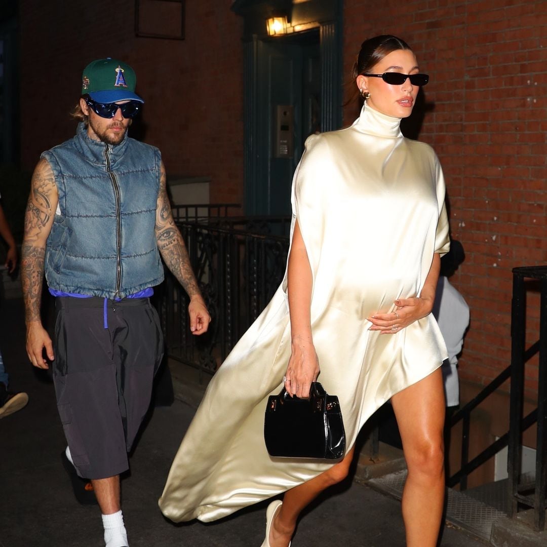 El estilo premamá de Hailey Bieber en Nueva York: sensual mono de encaje y vestido de lujo silencioso