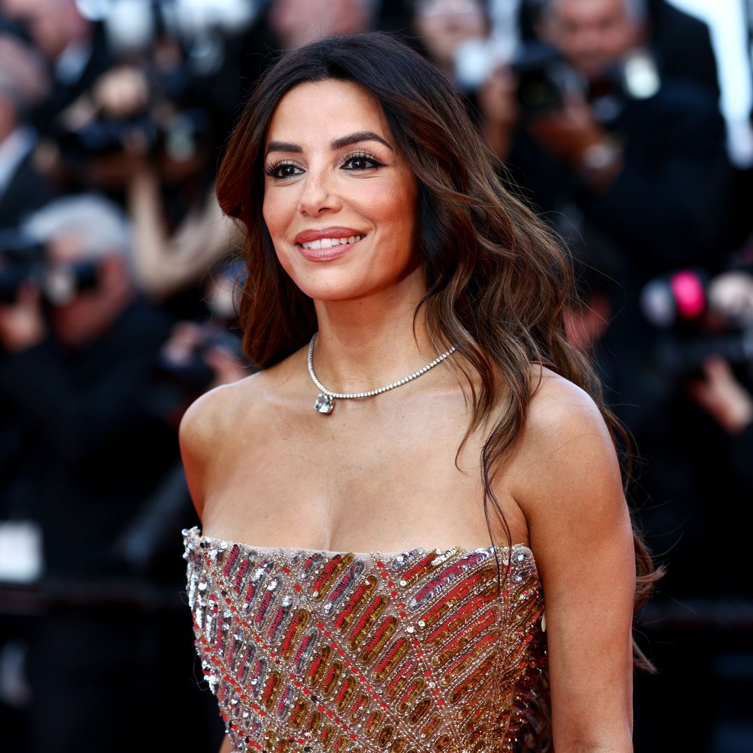 Eva Longoria brilla en la clausura de Cannes con un impactante 'look' de cristales